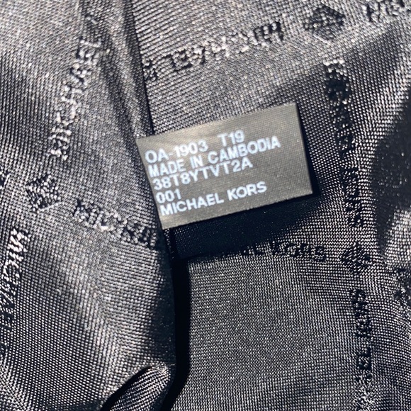 Michael Kors Jet Set Travel Tote - Picture 10 of 13